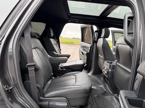 Used 2023 Ford Expedition Platinum AWD/4WD image 22