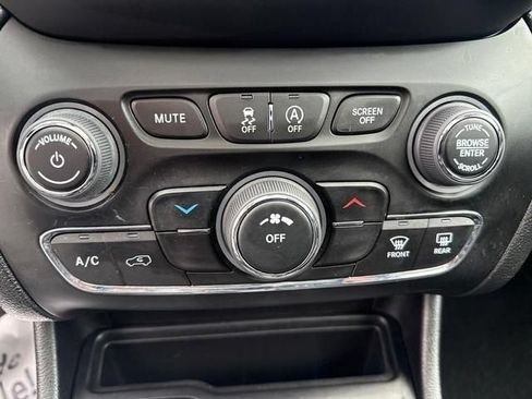 Used 2022 Jeep Cherokee Latitude w/ Sun & Sound Group AWD/4WD image 13