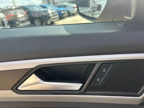 Certified 2023 Volkswagen Atlas SE w/ Black Wheel Package image 49