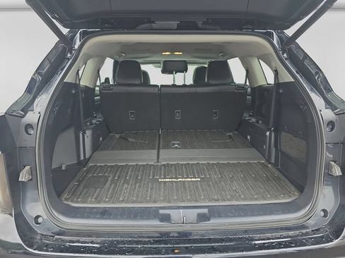 Used 2023 Toyota Highlander XLE AWD/4WD image 19