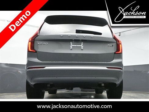 New 2025 Volvo XC90 B6 Core w/ Protection Package image 38