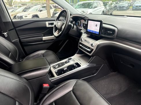 Used 2022 Ford Explorer XLT w/ Equipment Group 202A AWD/4WD image 30