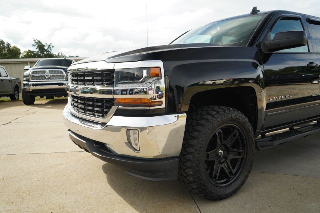 Used 2018 Chevrolet Silverado 1500 LT w/ All Star Edition AWD/4WD image 18
