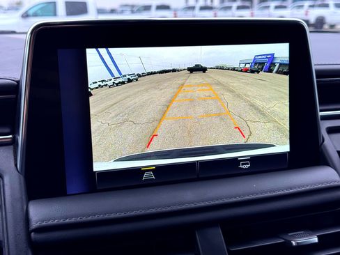 Used 2022 Chevrolet Suburban Z71 image 31