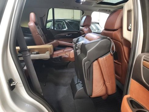 Used 2018 Cadillac Escalade Premium Luxury w/ LPO, Radiant Package image 17