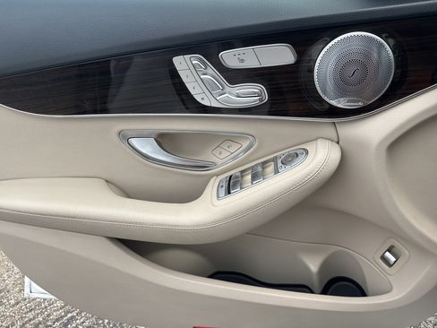 Used 2021 Mercedes-Benz C 300 Sedan image 9