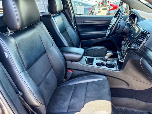 Used 2021 Jeep Grand Cherokee Laredo X AWD/4WD image 15