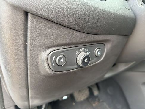 Used 2020 Chevrolet Equinox LT image 17