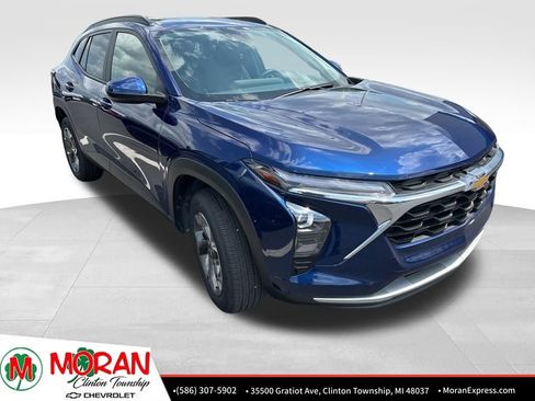 Certified 2024 Chevrolet Trax LT w/ Driver Confidence Package FWD image 2