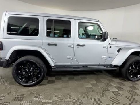 Used 2023 Jeep Wrangler Unlimited Sahara w/ Cold Weather Group AWD/4WD image 3