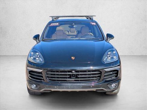 Used 2018 Porsche Cayenne S Platinum image 2