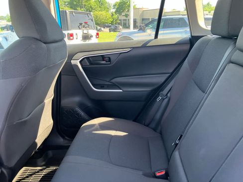 Used 2020 Toyota RAV4 LE w/ All Weather Liner Package AWD/4WD image 31