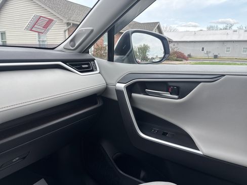 Used 2023 Toyota RAV4 Limited image 23