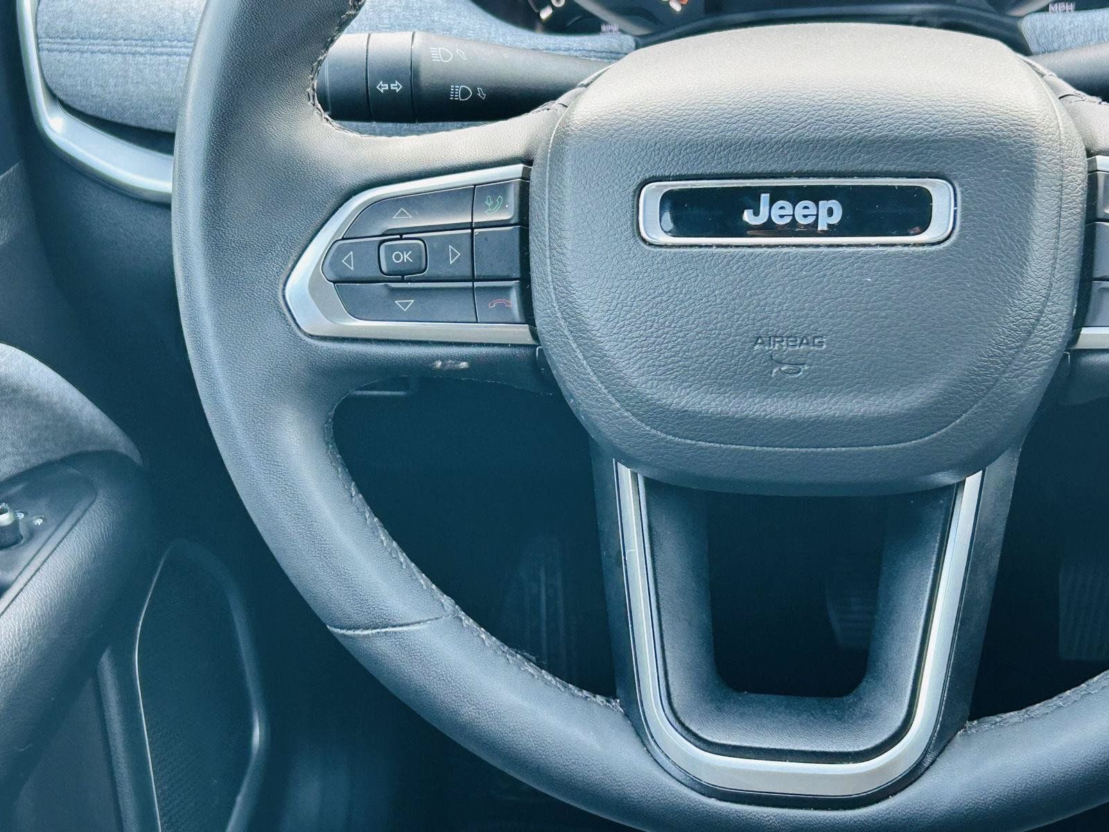 Used 2025 Jeep Compass Latitude AWD/4WD image 13