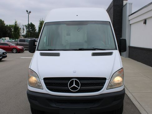 Used 2014 Mercedes-Benz Sprinter 2500 image 2