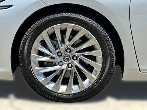 Used 2019 Lexus ES 300h w/ Accessory Package 2 FWD image 12