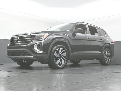 Used 2024 Volkswagen Atlas SE w/ Panoramic Sunroof Package FWD image 52