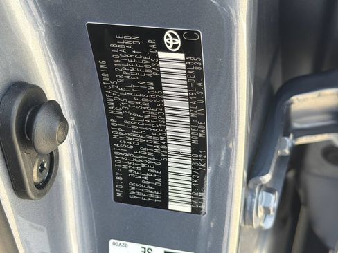 Used 2025 Toyota Corolla LE FWD image 33