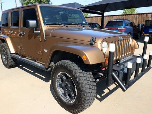 Used 2011 Jeep Wrangler Unlimited 70th Anniversary w/ Connectivity Group AWD/4WD image 3