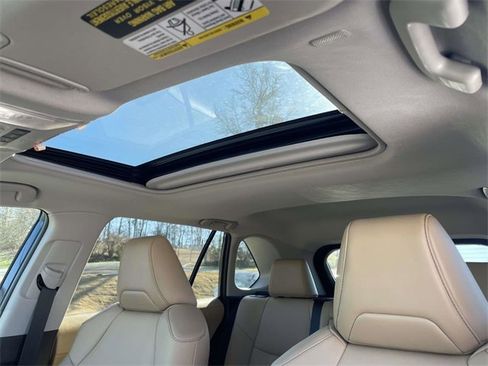 Used 2023 Toyota RAV4 XLE Premium image 14