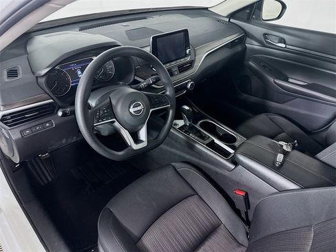 Used 2024 Nissan Altima 2.5 SV image 30