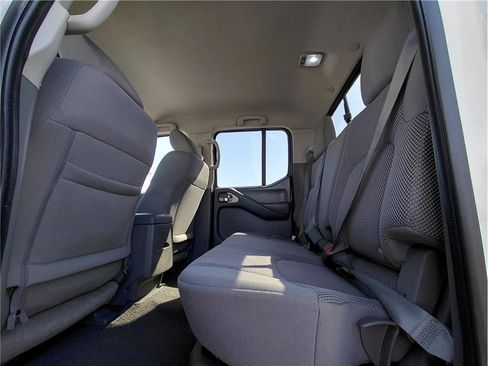Used 2020 Nissan Frontier SV image 9