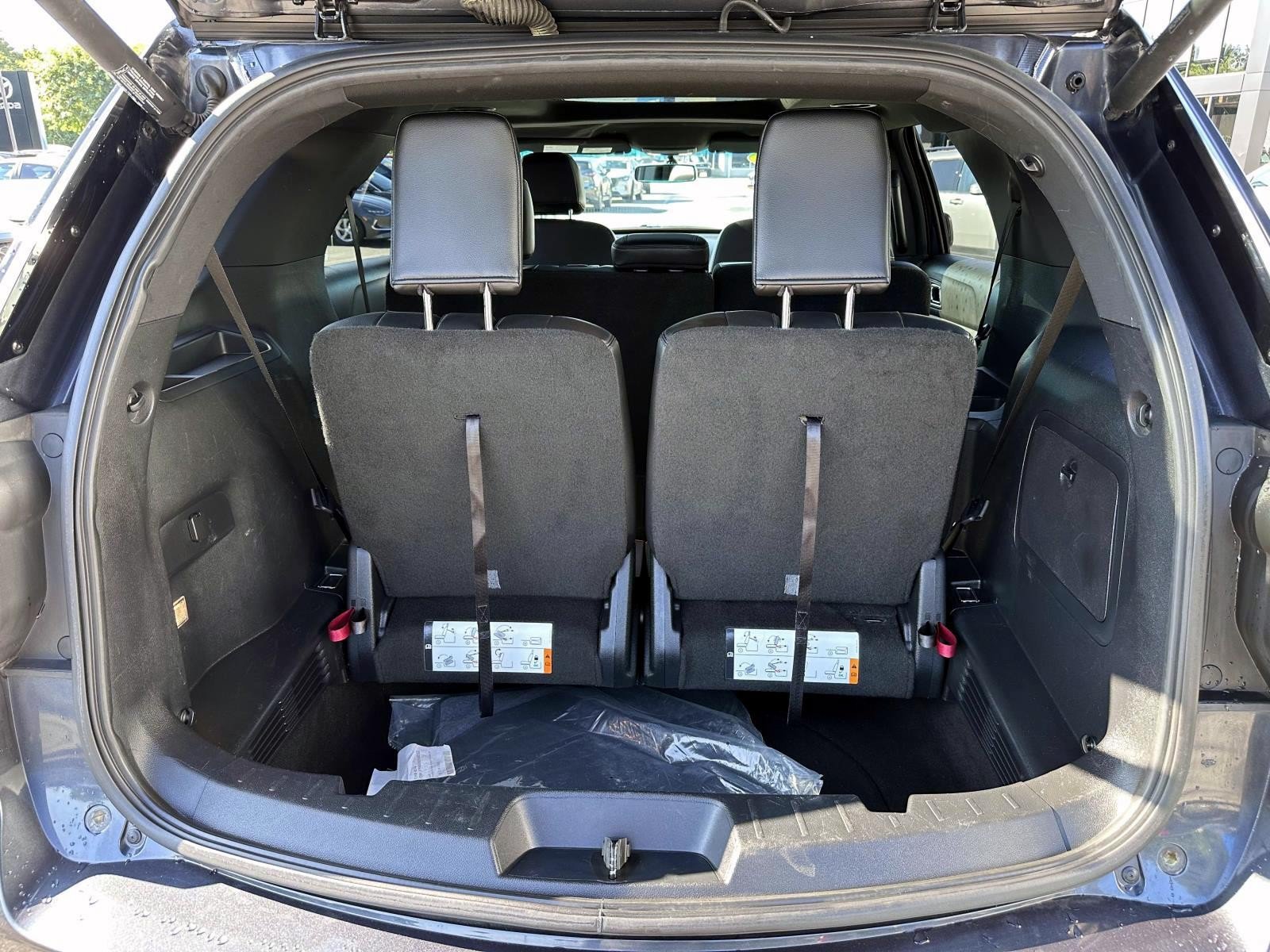 Used 2017 Ford Explorer XLT AWD/4WD image 7