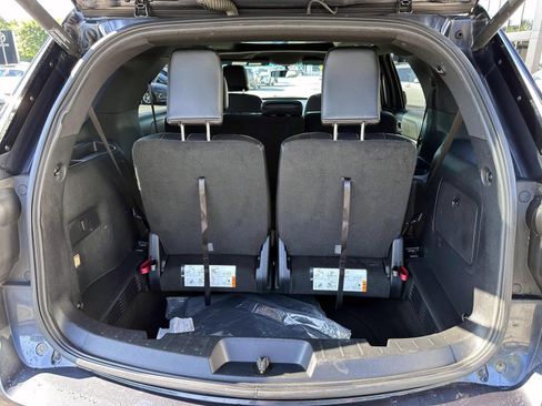 Used 2017 Ford Explorer XLT w/ Equipment Group 202A AWD/4WD image 7