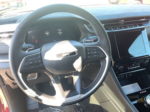 New 2025 Jeep Grand Cherokee L Altitude image 13