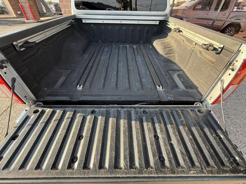 Used 2013 Nissan Frontier SL w/ Moonroof Pkg AWD/4WD image 31