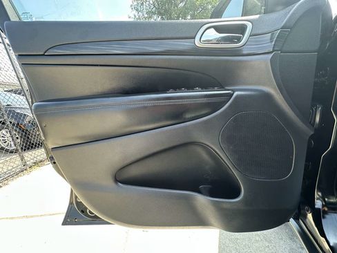 Used 2019 Jeep Grand Cherokee Laredo RWD image 23