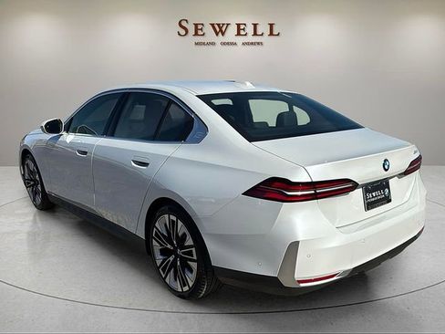Certified 2025 BMW 530i w/ Premium Package RWD image 3