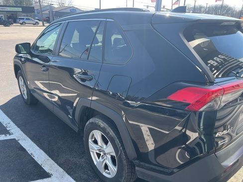 Used 2019 Toyota RAV4 LE image 8