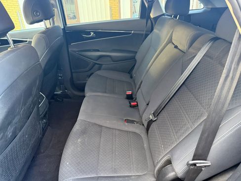 Used 2017 Kia Sorento AWD w/ LX V6 Convenience Package image 16