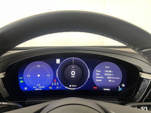 Certified 2024 Porsche Macan 4 Electric image 32