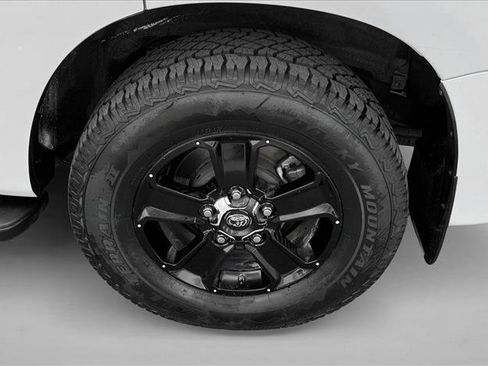 Used 2019 Toyota Sequoia SR5 AWD/4WD image 9