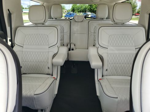 Used 2024 Lincoln Navigator L Black Label AWD/4WD image 19