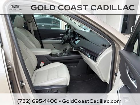 Certified 2023 Cadillac XT4 Luxury w/ Cold Weather Package AWD/4WD image 7