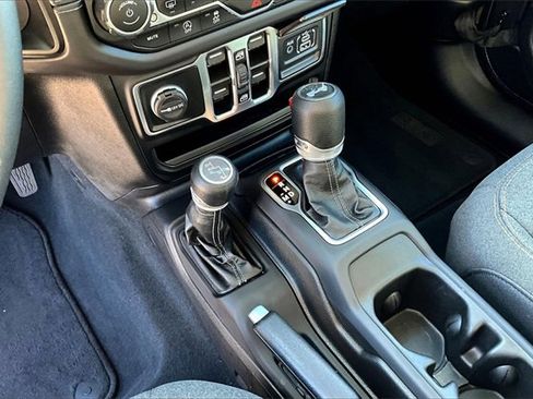 Used 2025 Jeep Wrangler Sahara image 11