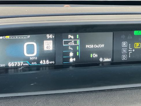 Used 2021 Toyota Prius LE FWD image 27