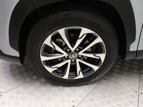 Certified 2025 Toyota Corolla Cross XLE FWD image 4