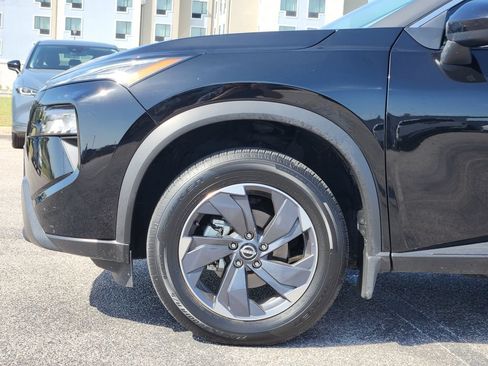 Certified 2025 Nissan Rogue SV FWD image 6