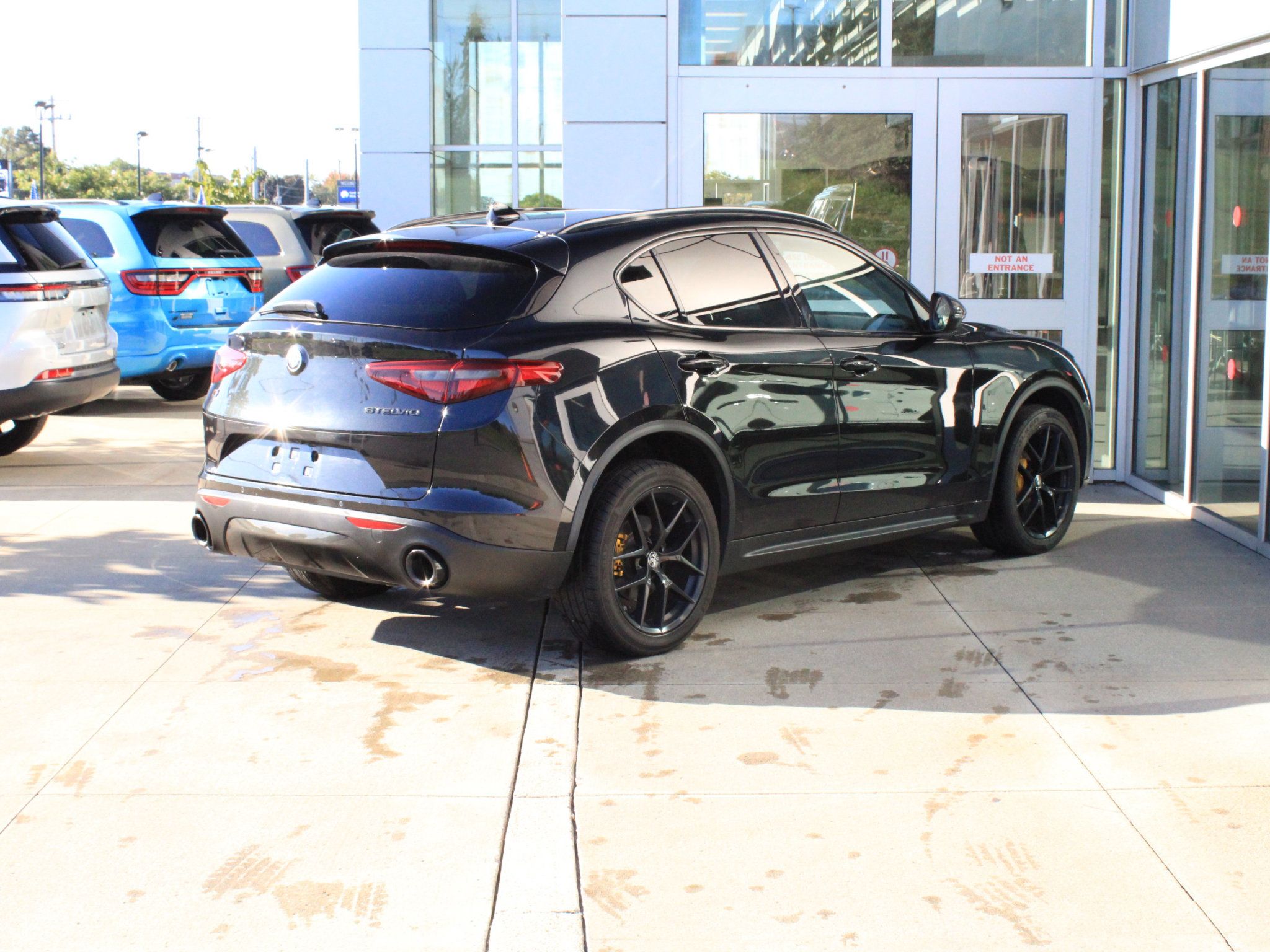 Used 2019 Alfa Romeo Stelvio AWD w/ Nero Edizione image 6