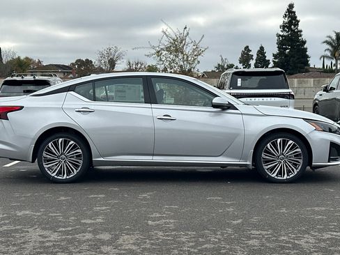 New 2025 Nissan Altima 2.5 SL image 3