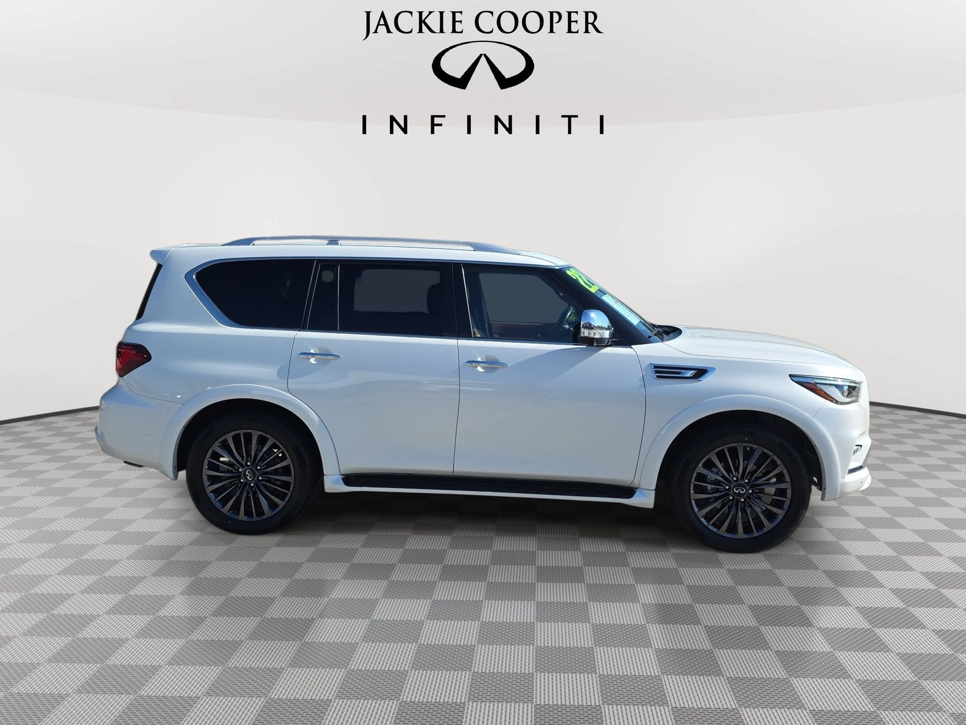 Used 2022 INFINITI QX80 Sensory w/ Cargo Package RWD image 4
