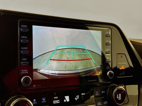 Used 2022 Toyota Highlander XSE AWD/4WD image 18