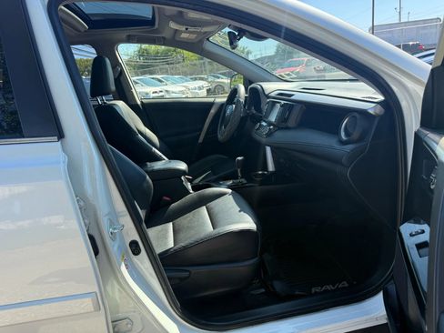 Used 2018 Toyota RAV4 Limited image 29