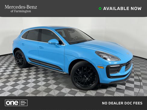 Used 2023 Porsche Macan AWD/4WD image 1