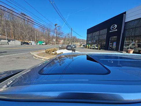 Used 2021 Toyota Highlander XLE image 8