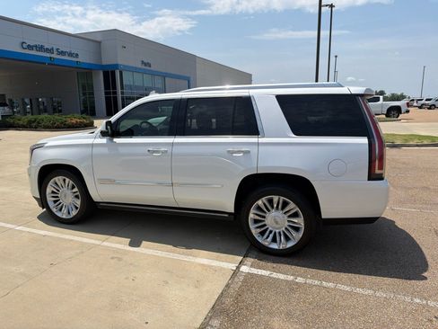 Used 2016 Cadillac Escalade Premium AWD/4WD image 5